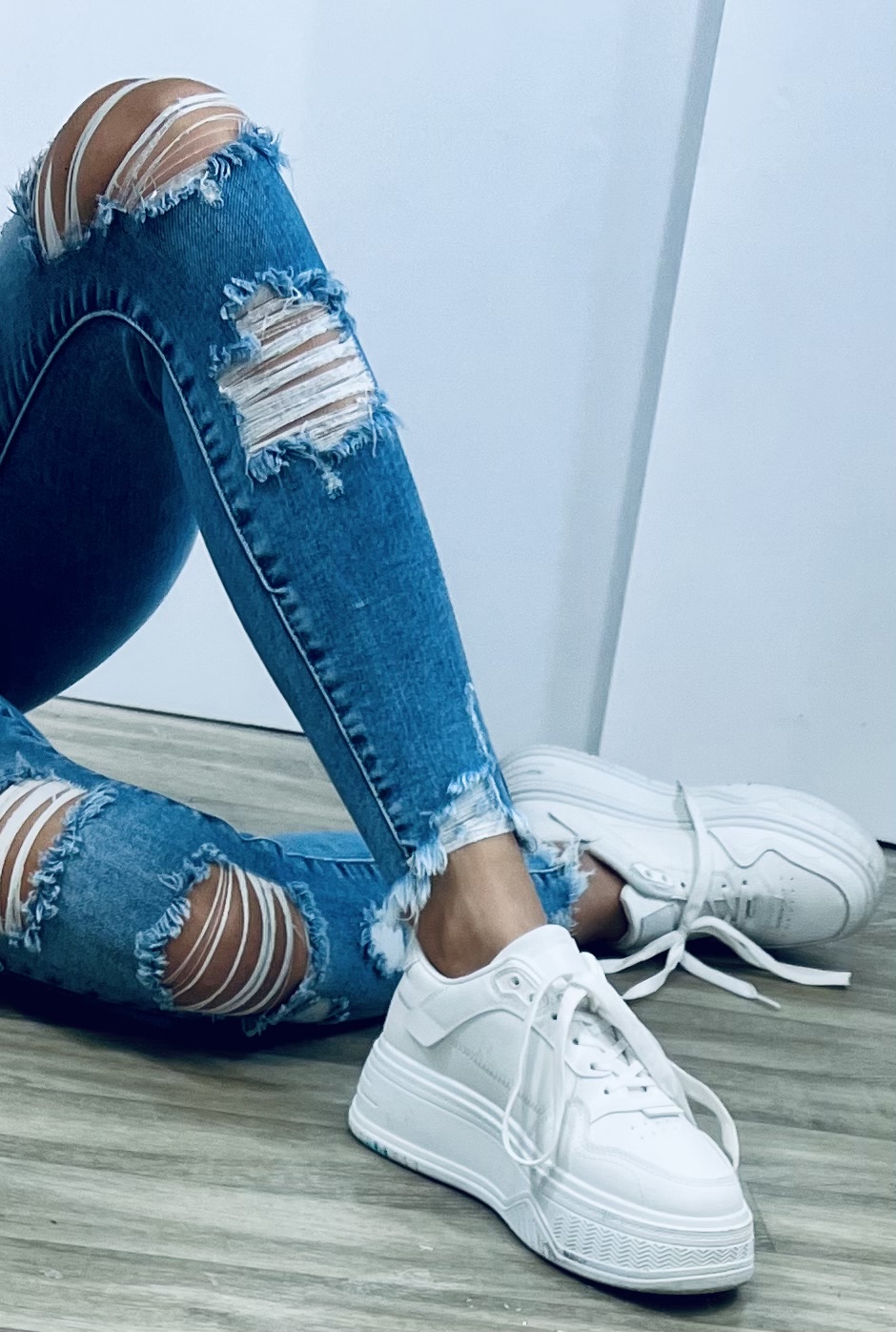 Botasky En/white